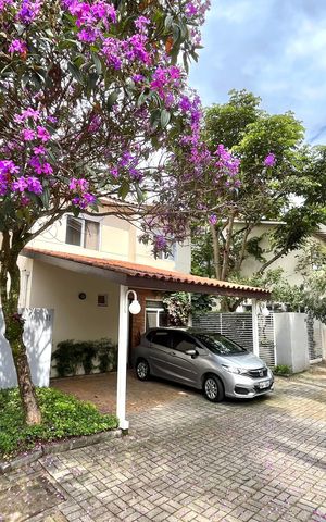 Casa de condomínio à venda com 181m², 4 quartos e 3 vagas Casa de condomínio à venda com 181m², 4 quartos e 3 vagasFachada