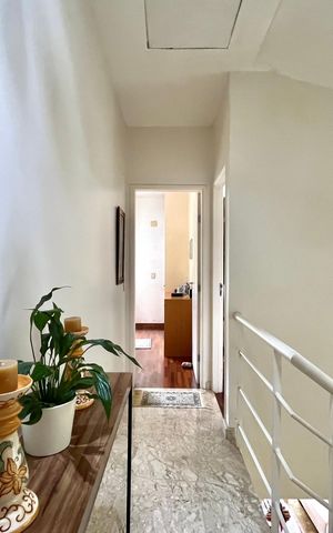Casa de condomínio à venda com 181m², 4 quartos e 3 vagas Casa de condomínio à venda com 181m², 4 quartos e 3 vagasCorredor