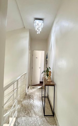 Casa de condomínio à venda com 181m², 4 quartos e 3 vagas Casa de condomínio à venda com 181m², 4 quartos e 3 vagasCorredor