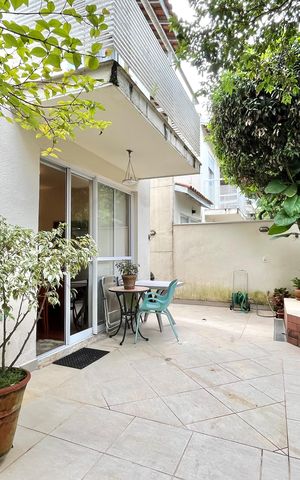 Casa de condomínio à venda com 181m², 4 quartos e 3 vagas Casa de condomínio à venda com 181m², 4 quartos e 3 vagasÁrea externa
