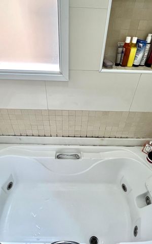 Casa de condomínio à venda com 181m², 4 quartos e 3 vagas Casa de condomínio à venda com 181m², 4 quartos e 3 vagasBanheiro da Suíte 1