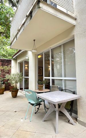 Casa de condomínio à venda com 181m², 4 quartos e 3 vagas Casa de condomínio à venda com 181m², 4 quartos e 3 vagasÁrea externa