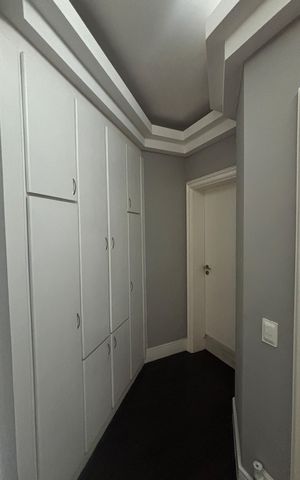 Apartamento à venda com 260m², 4 quartos e 4 vagas Apartamento à venda com 260m², 4 quartos e 4 vagasCorredor
