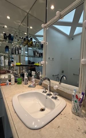Apartamento à venda com 260m², 4 quartos e 4 vagas Apartamento à venda com 260m², 4 quartos e 4 vagasBanheiro da Suíte 1