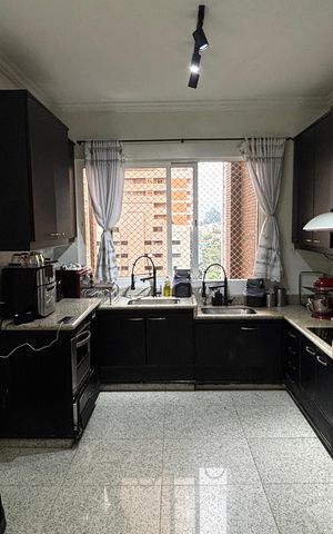 Apartamento à venda com 260m², 4 quartos e 4 vagas Apartamento à venda com 260m², 4 quartos e 4 vagasCozinha
