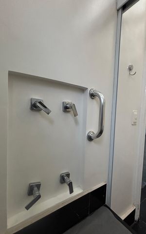 Apartamento à venda com 260m², 4 quartos e 4 vagas Apartamento à venda com 260m², 4 quartos e 4 vagasBanheiro da Suíte 1