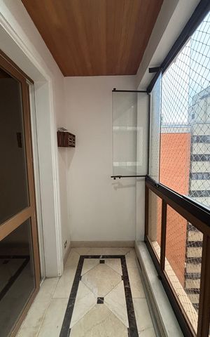 Apartamento à venda com 260m², 4 quartos e 4 vagas Apartamento à venda com 260m², 4 quartos e 4 vagasSala de Jantar Varanda