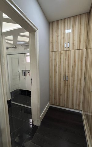 Apartamento à venda com 260m², 4 quartos e 4 vagas Apartamento à venda com 260m², 4 quartos e 4 vagasSuite 1 Closet