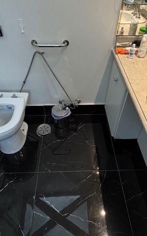 Apartamento à venda com 260m², 4 quartos e 4 vagas Apartamento à venda com 260m², 4 quartos e 4 vagasBanheiro da Suíte 1