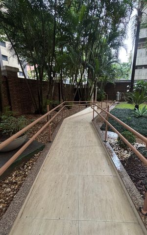 Apartamento à venda com 260m², 4 quartos e 4 vagas Apartamento à venda com 260m², 4 quartos e 4 vagasRampa - Corrimão