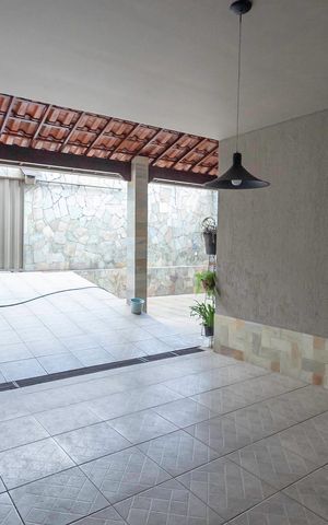 Casa à venda com 320m², 4 quartos e 3 vagas Casa à venda com 320m², 4 quartos e 3 vagasGaragem