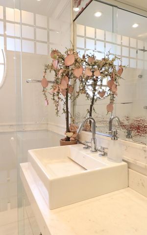 Apartamento à venda com 288m², 4 quartos e 5 vagasBanheiro da Suíte 1