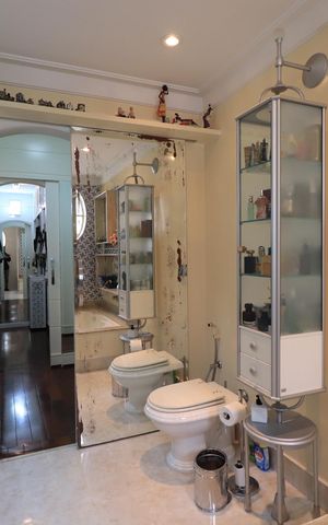 Apartamento à venda com 288m², 4 quartos e 5 vagasBanheiro da Suíte 2