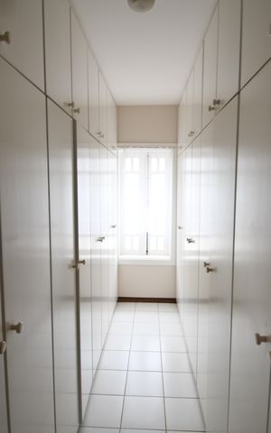 Casa à venda com 360m², 4 quartos e 3 vagasQuarto 1 - Suíte Armários