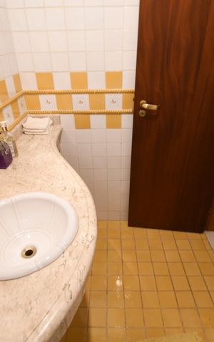 Casa à venda com 360m², 4 quartos e 3 vagasLavabo
