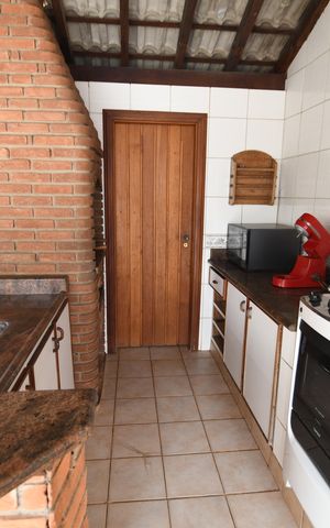 Casa à venda com 360m², 4 quartos e 3 vagasVaranda gourmet