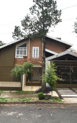 Casa à venda com 360m², 4 quartos e 3 vagasFachada