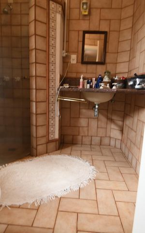 Casa à venda com 360m², 4 quartos e 3 vagasBanheiro Suíte
