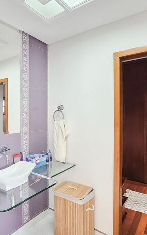 Casa à venda com 325m², 4 quartos e 3 vagas Casa à venda com 325m², 4 quartos e 3 vagasBanheiro da Suíte 3