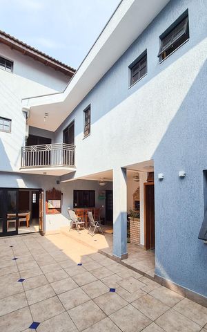 Casa à venda com 325m², 4 quartos e 3 vagas Casa à venda com 325m², 4 quartos e 3 vagasQuintal
