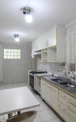 Casa à venda com 200m², 3 quartos e 3 vagas Casa à venda com 200m², 3 quartos e 3 vagasCozinha