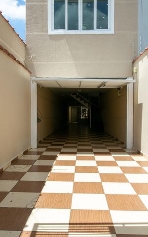 Casa à venda com 175m², 3 quartos e 4 vagas Casa à venda com 175m², 3 quartos e 4 vagasGaragem
