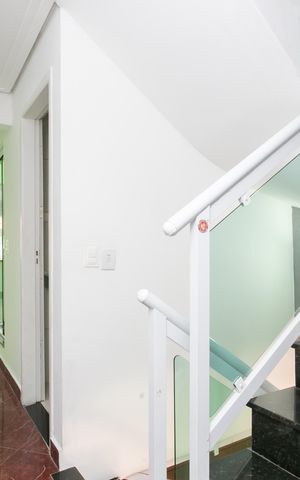 Casa à venda com 175m², 3 quartos e 4 vagas Casa à venda com 175m², 3 quartos e 4 vagasCorredor