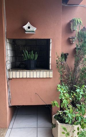 Casa de condomínio à venda com 188m², 3 quartos e 2 vagas
