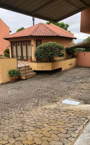 Casa de condomínio à venda com 188m², 3 quartos e 2 vagas