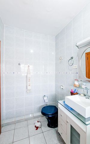 Casa à venda com 208m², 4 quartos e 4 vagasBanheiro Social