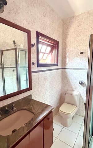 Casa à venda com 372m², 8 quartos e 5 vagas Casa à venda com 372m², 8 quartos e 5 vagasBanheiro da Suíte 2
