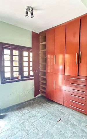 Casa à venda com 372m², 8 quartos e 5 vagas Casa à venda com 372m², 8 quartos e 5 vagasQuarto 3