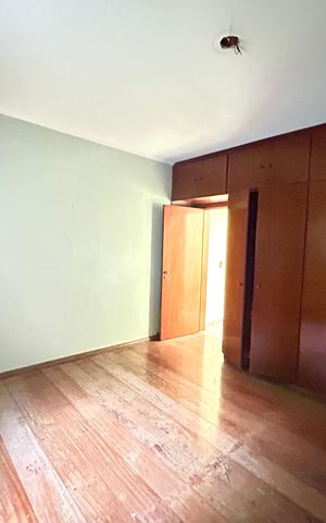 Casa à venda com 372m², 8 quartos e 5 vagas Casa à venda com 372m², 8 quartos e 5 vagasQuarto 5
