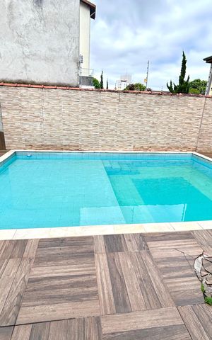 Casa à venda com 372m², 8 quartos e 5 vagas Casa à venda com 372m², 8 quartos e 5 vagasPiscina