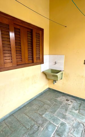 Casa à venda com 372m², 8 quartos e 5 vagas Casa à venda com 372m², 8 quartos e 5 vagasÁrea de Serviço
