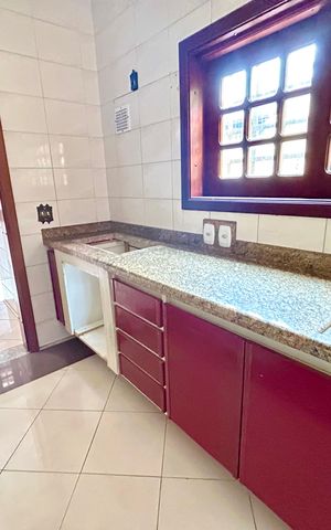 Casa à venda com 372m², 8 quartos e 5 vagas Casa à venda com 372m², 8 quartos e 5 vagasCozinha