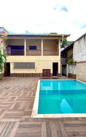 Casa à venda com 372m², 8 quartos e 5 vagas Casa à venda com 372m², 8 quartos e 5 vagasChurrasqueira