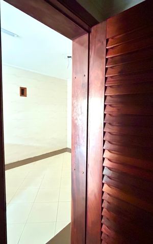 Casa à venda com 372m², 8 quartos e 5 vagas Casa à venda com 372m², 8 quartos e 5 vagasDespensa