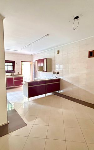 Casa à venda com 372m², 8 quartos e 5 vagas Casa à venda com 372m², 8 quartos e 5 vagasCozinha