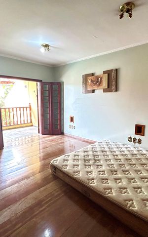 Casa à venda com 372m², 8 quartos e 5 vagas Casa à venda com 372m², 8 quartos e 5 vagasQuarto 8