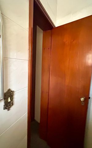 Casa à venda com 372m², 8 quartos e 5 vagas Casa à venda com 372m², 8 quartos e 5 vagasBanheiro 2