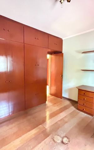 Casa à venda com 372m², 8 quartos e 5 vagas Casa à venda com 372m², 8 quartos e 5 vagasQuarto 6