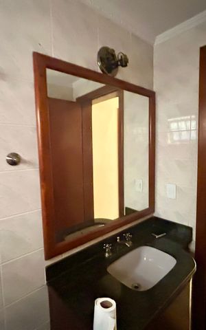 Casa à venda com 372m², 8 quartos e 5 vagas Casa à venda com 372m², 8 quartos e 5 vagasBanheiro 4