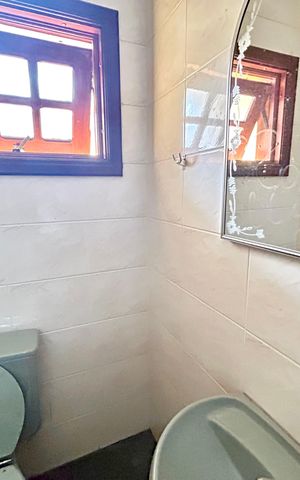 Casa à venda com 372m², 8 quartos e 5 vagas Casa à venda com 372m², 8 quartos e 5 vagasBanheiro 2