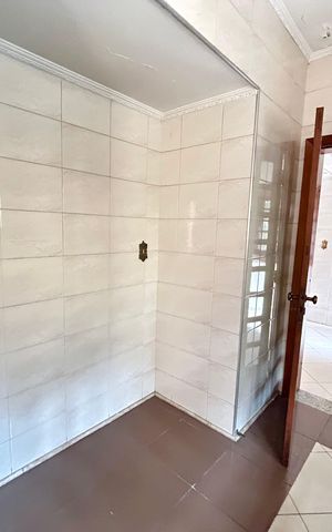Casa à venda com 372m², 8 quartos e 5 vagas Casa à venda com 372m², 8 quartos e 5 vagasCozinha