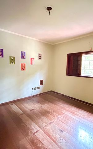 Casa à venda com 372m², 8 quartos e 5 vagas Casa à venda com 372m², 8 quartos e 5 vagasQuarto 5