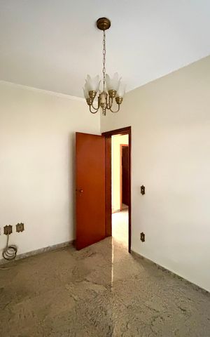 Casa à venda com 372m², 8 quartos e 5 vagas Casa à venda com 372m², 8 quartos e 5 vagasQuarto 2