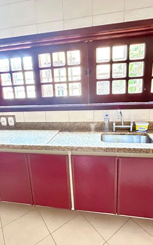 Casa à venda com 372m², 8 quartos e 5 vagas Casa à venda com 372m², 8 quartos e 5 vagasCozinha