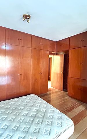Casa à venda com 372m², 8 quartos e 5 vagas Casa à venda com 372m², 8 quartos e 5 vagasQuarto 8