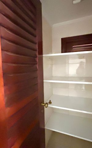 Casa à venda com 372m², 8 quartos e 5 vagas Casa à venda com 372m², 8 quartos e 5 vagasDespensa